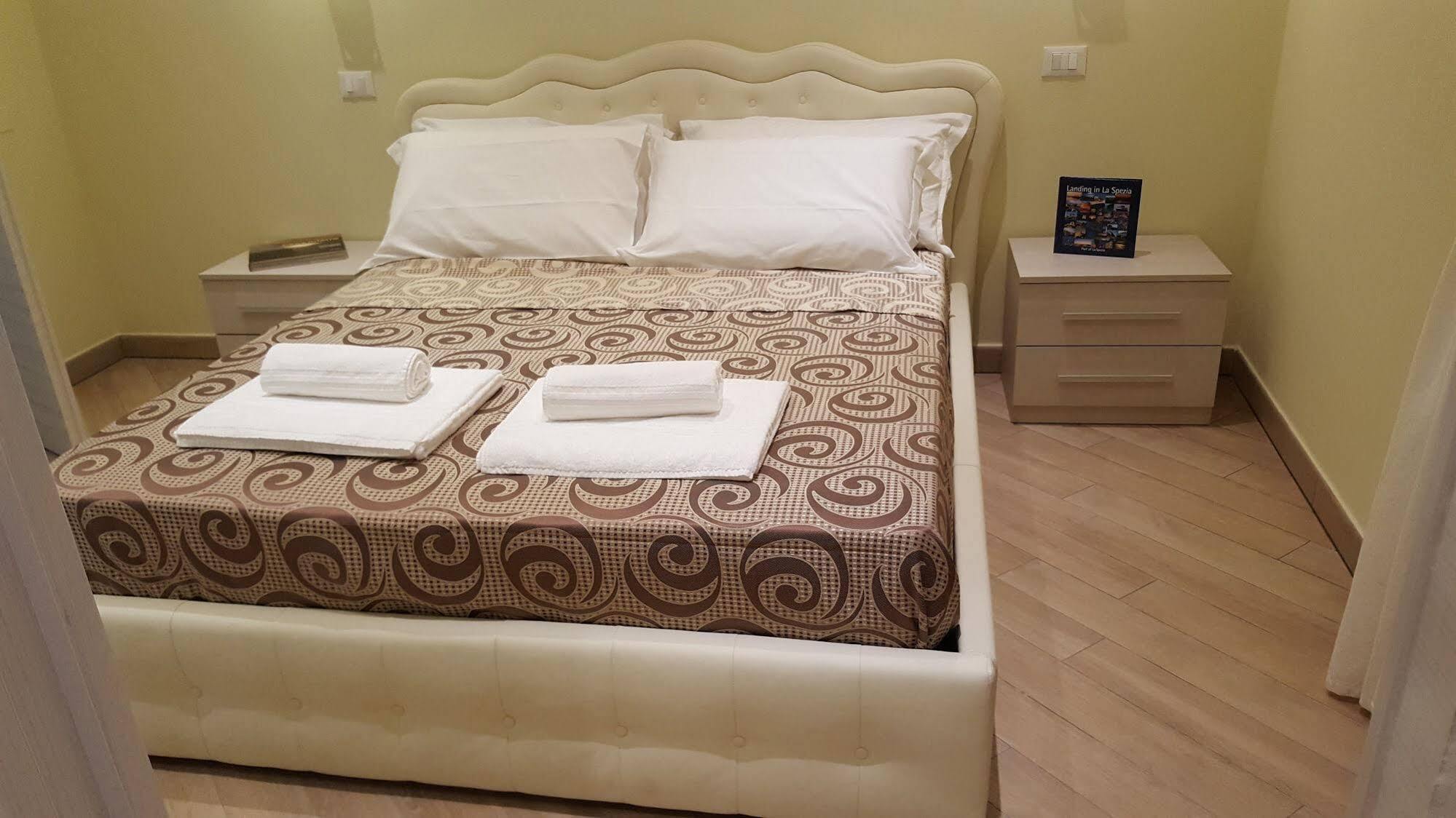 Guest House Le Tre Spezie لا سبيتسْيا المظهر الخارجي الصورة